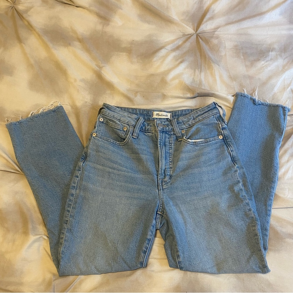 Madewell, the curvy perfect vintage jeans. Size 24.